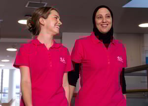 E4 nurses talking to eachother walking through corridor